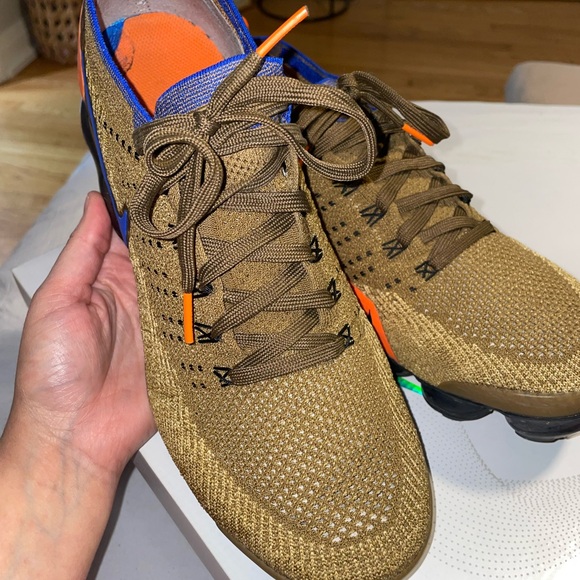 Nike Air Vapormax Flyknit 2 Brown with Orange and Blue - Picture 5 of 9